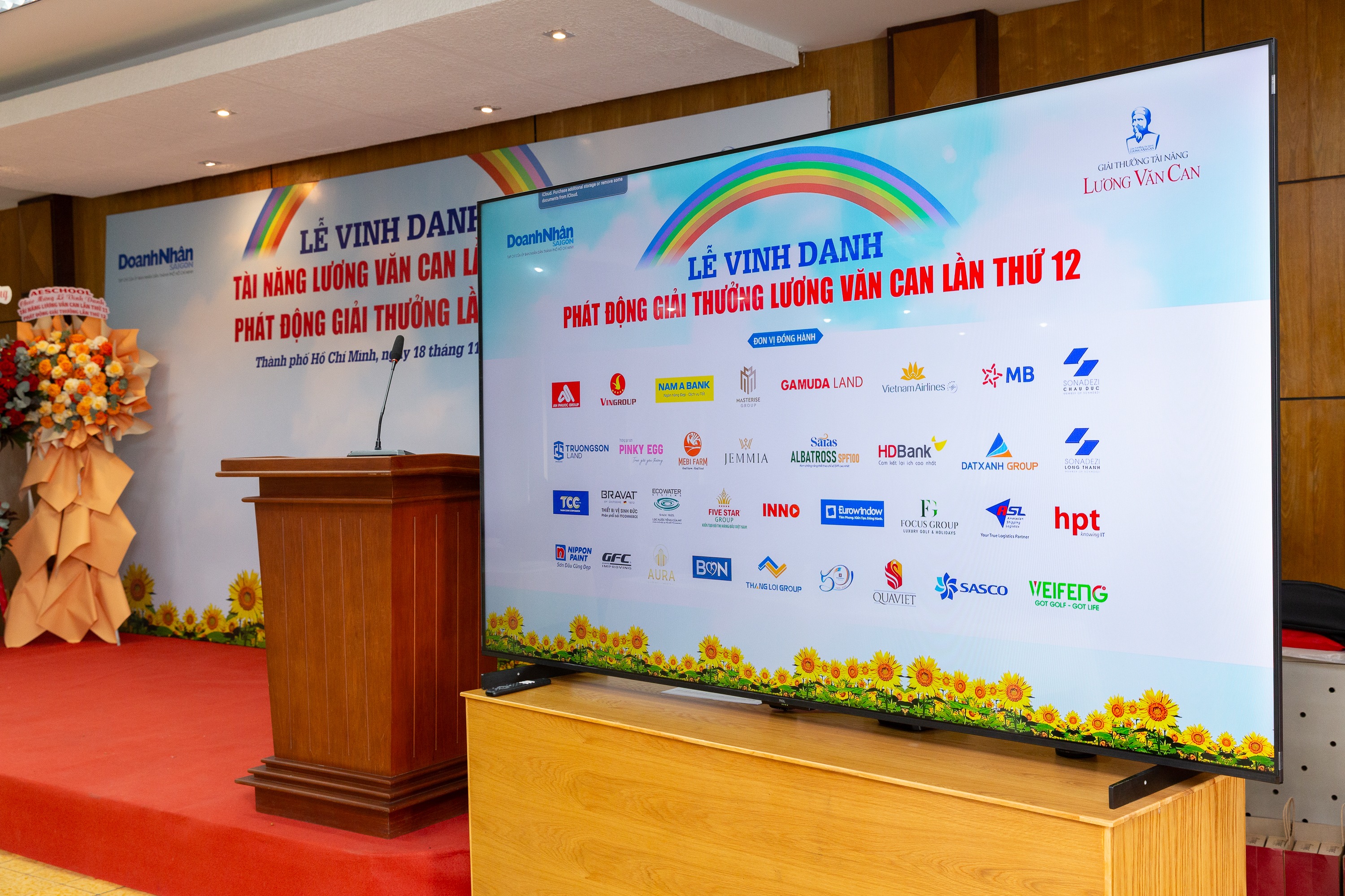 Stage of the 11th Luong Van Can Talent Awards and the launch of Season 12 with corporate partners